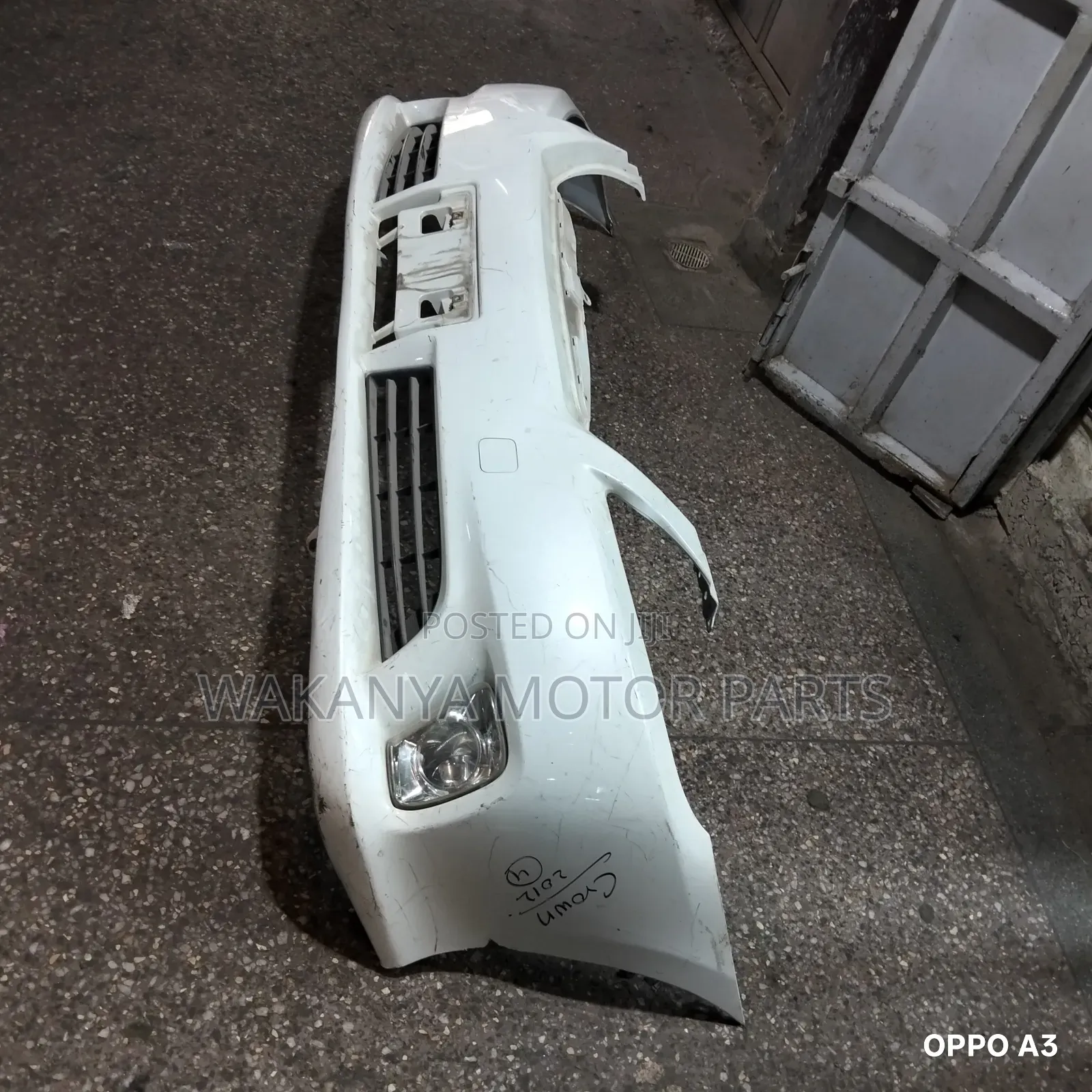 Toyota Crown Model 2012 Front Bumper Complete With Fog Lamps, Ex Japan