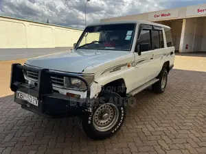 Toyota Land Cruiser 2001 White