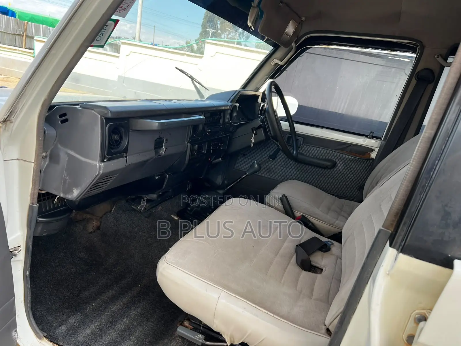 Toyota Land Cruiser 2001 White