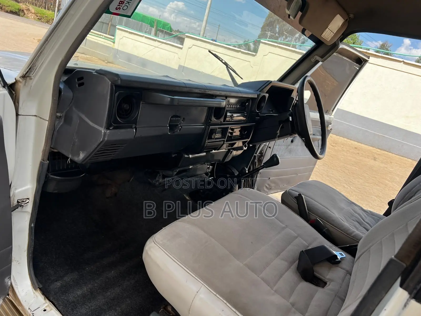 Toyota Land Cruiser 2001 White