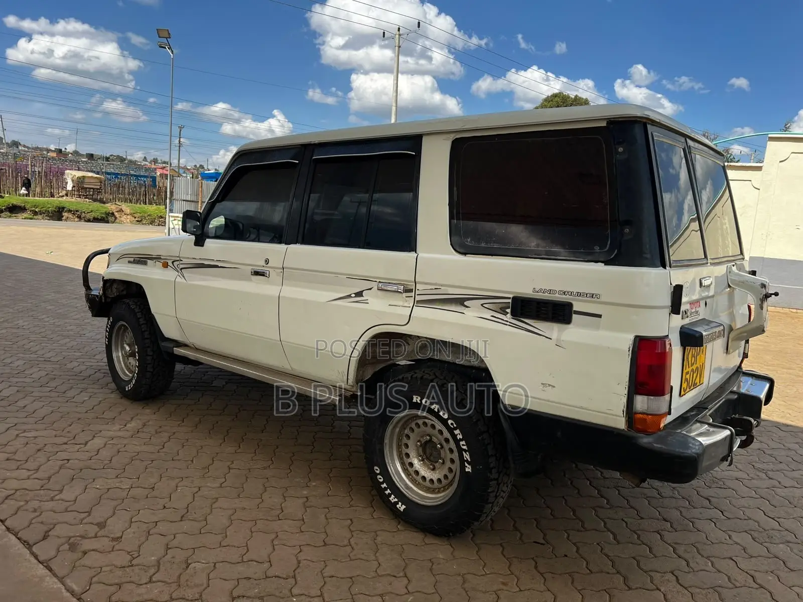 Toyota Land Cruiser 2001 White