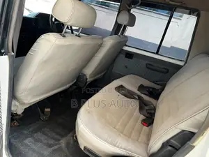 Toyota Land Cruiser 2001 White