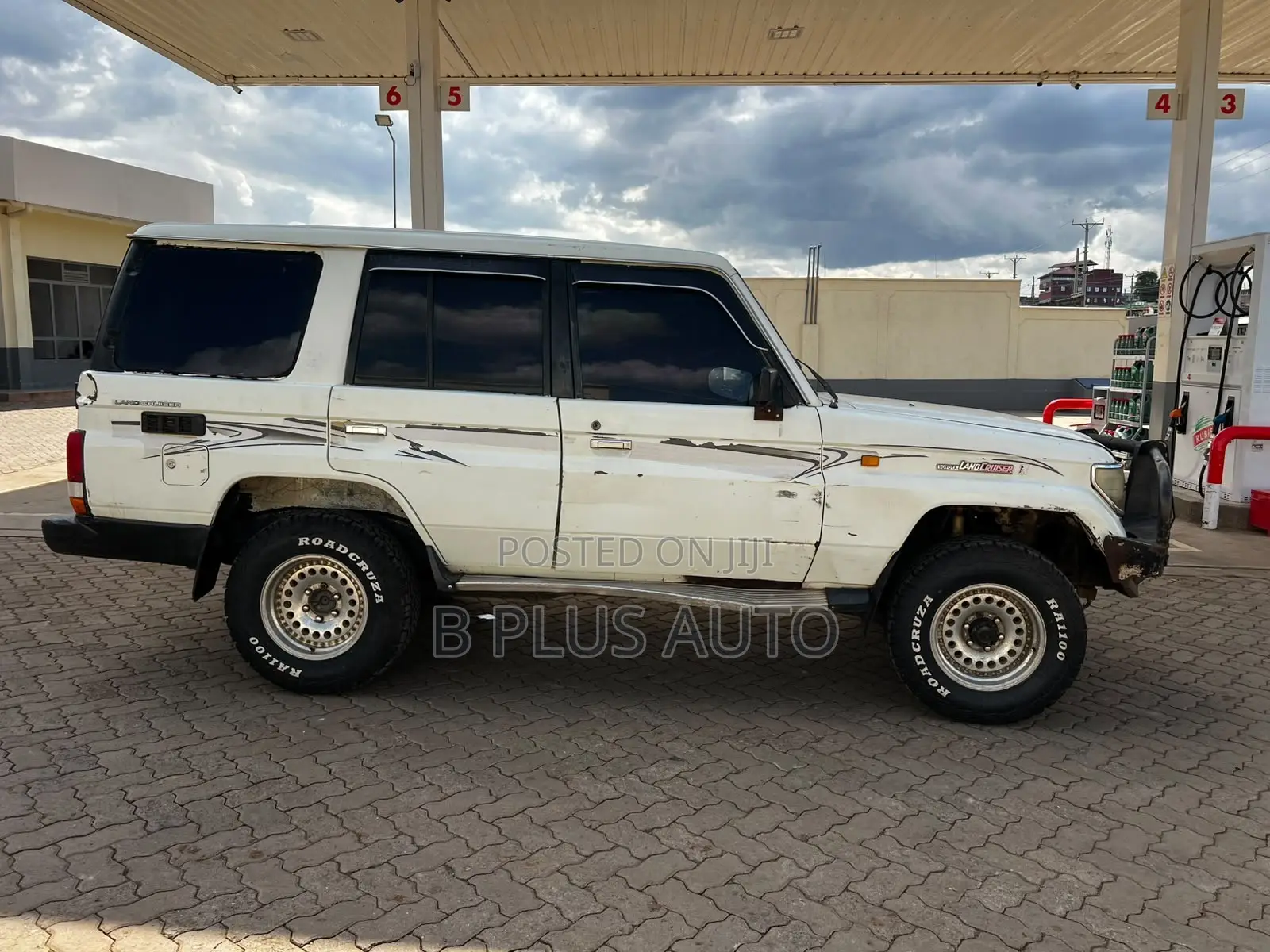 Toyota Land Cruiser 2001 White