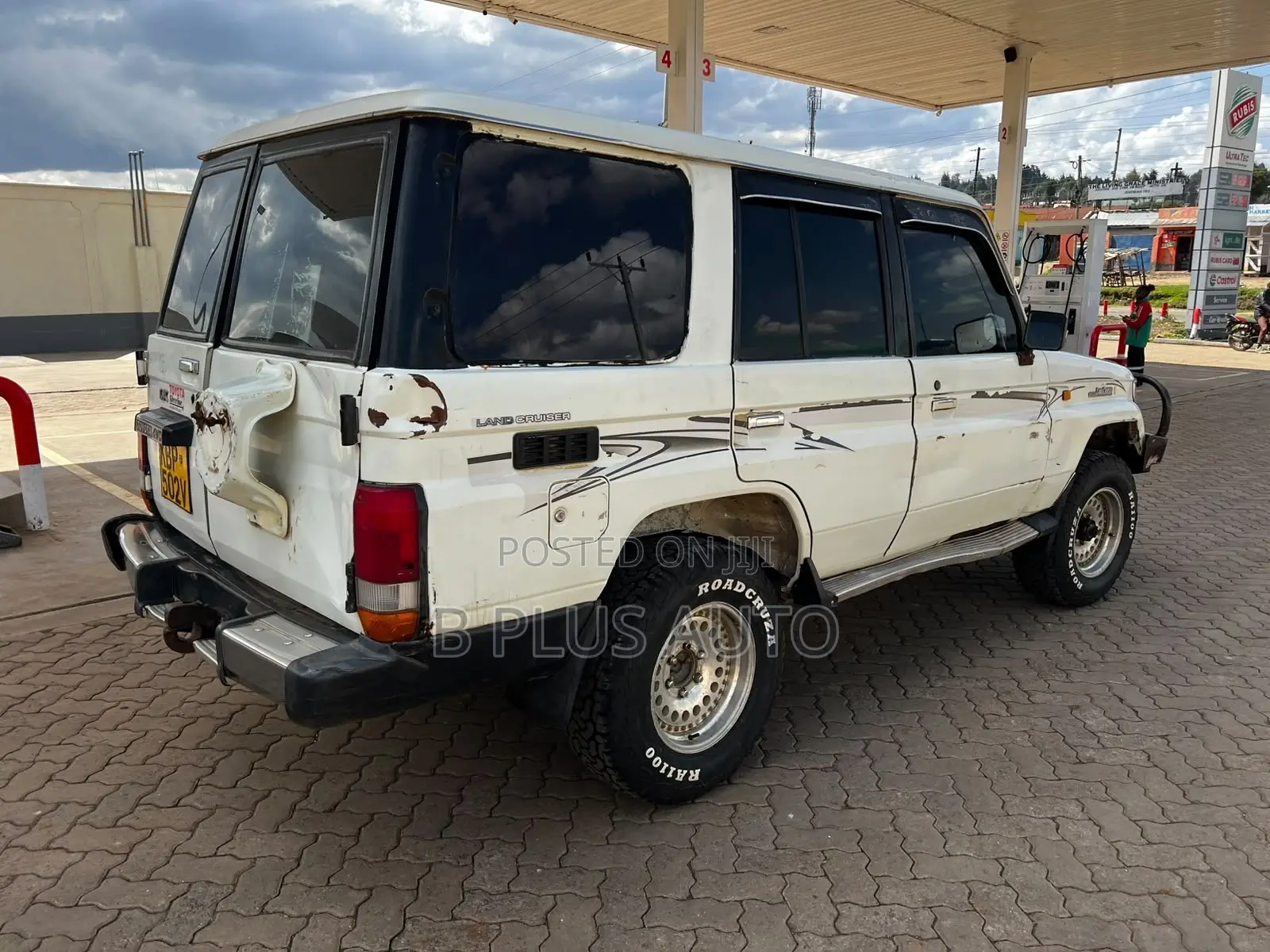 Toyota Land Cruiser 2001 White