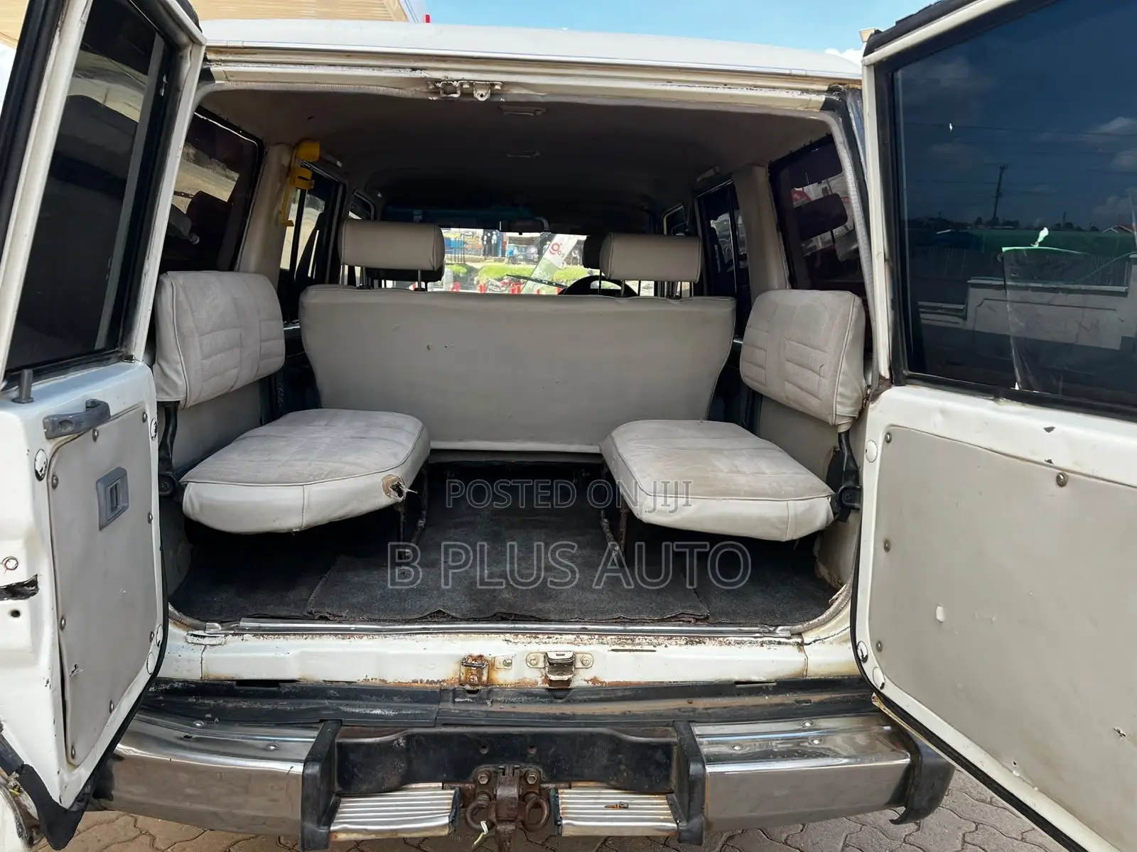 Toyota Land Cruiser 2001 White
