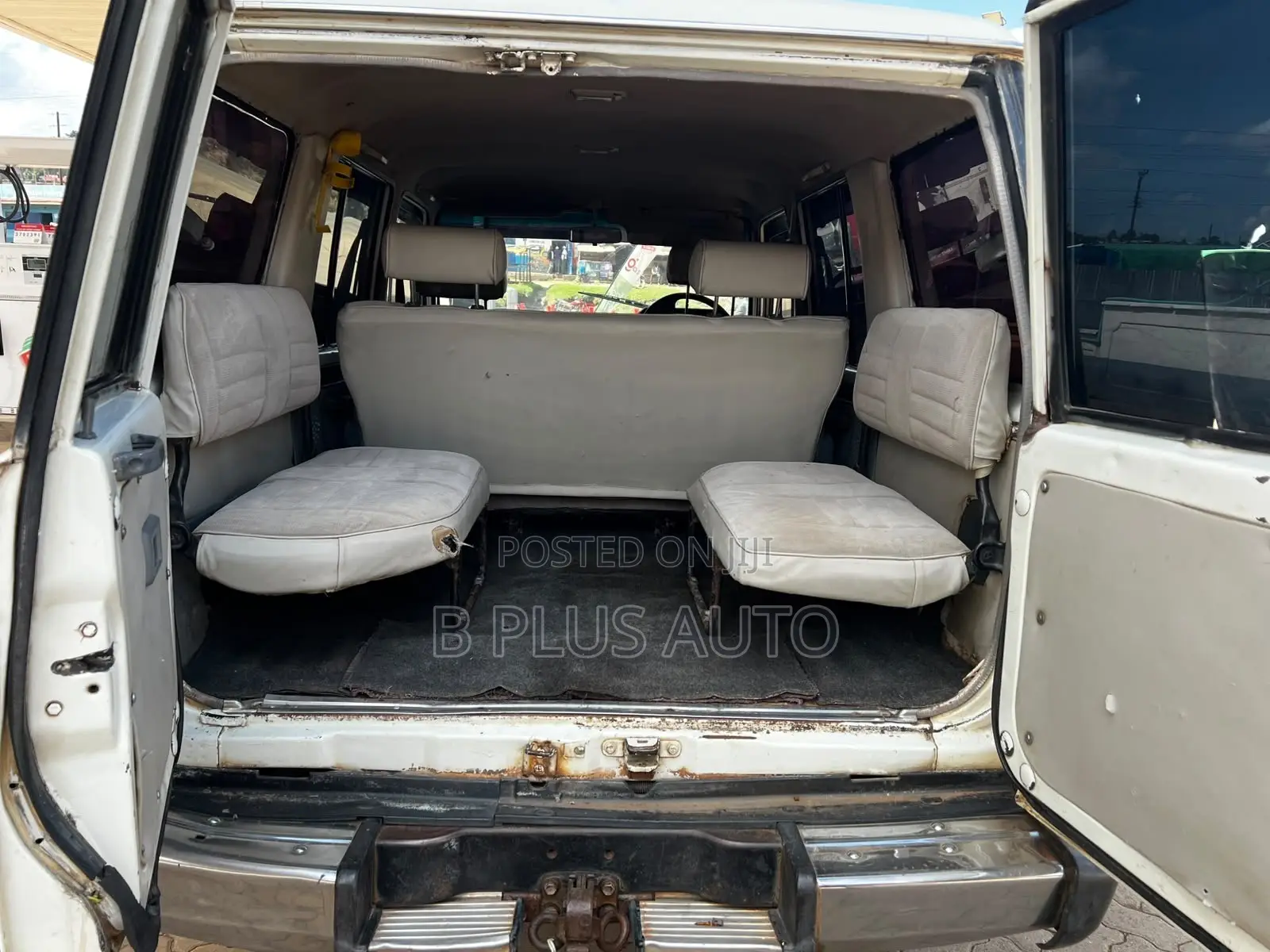 Toyota Land Cruiser 2001 White
