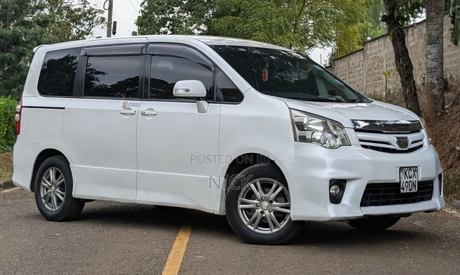 Toyota Noah 2012 White