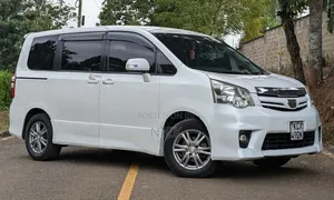 Toyota Noah 2012 White