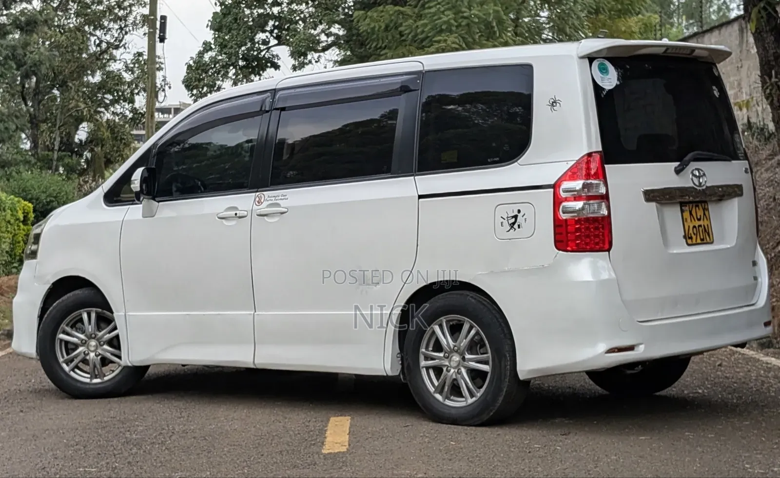 Toyota Noah 2012 White
