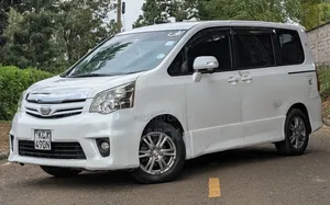 Toyota Noah 2012 White