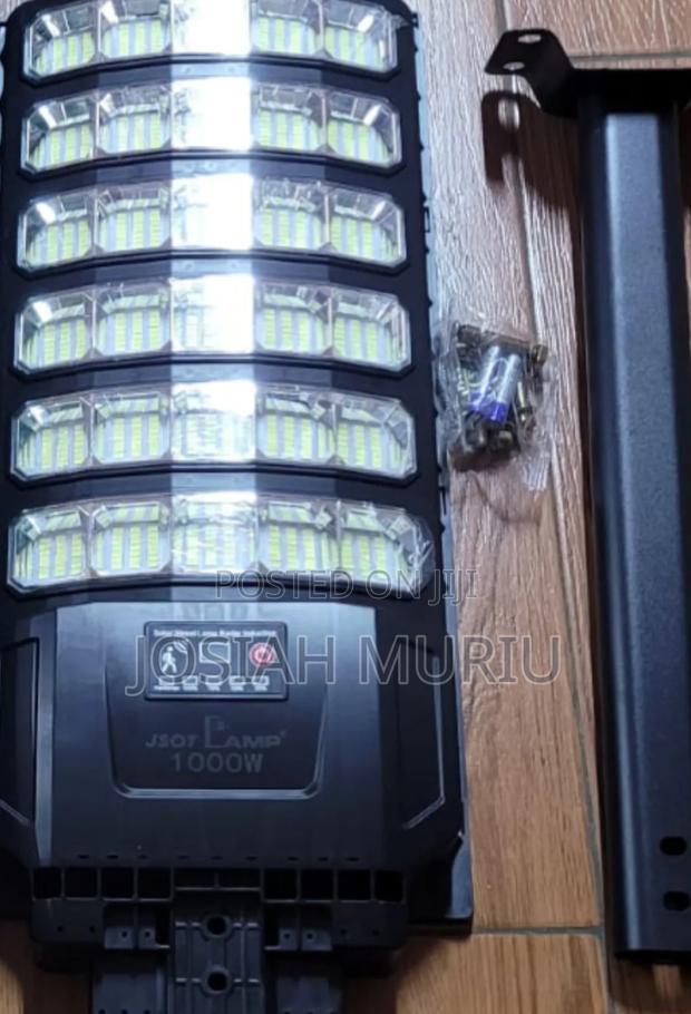 1000w Solar Powered Streetlight - thumbnail 2