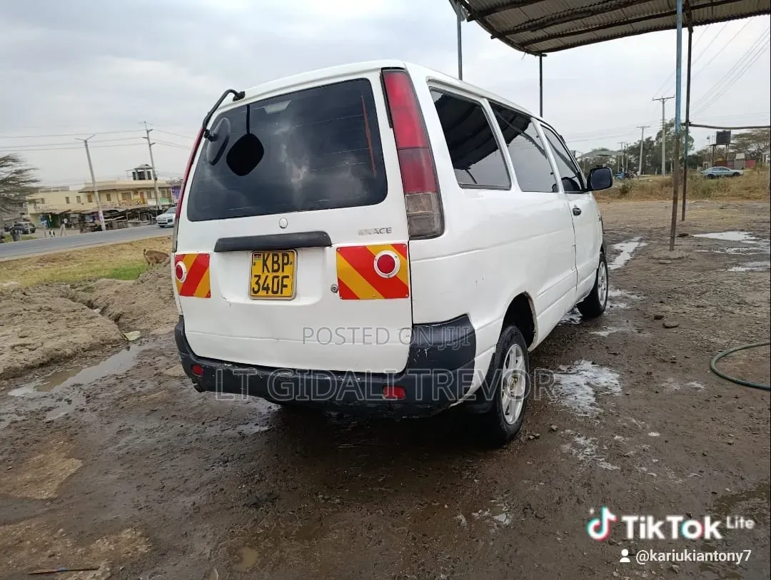 Toyota HiAce 2007 White