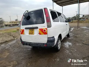 Toyota HiAce 2007 White