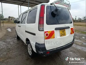 Toyota HiAce 2007 White