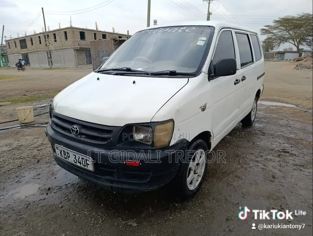 Toyota HiAce 2007 White