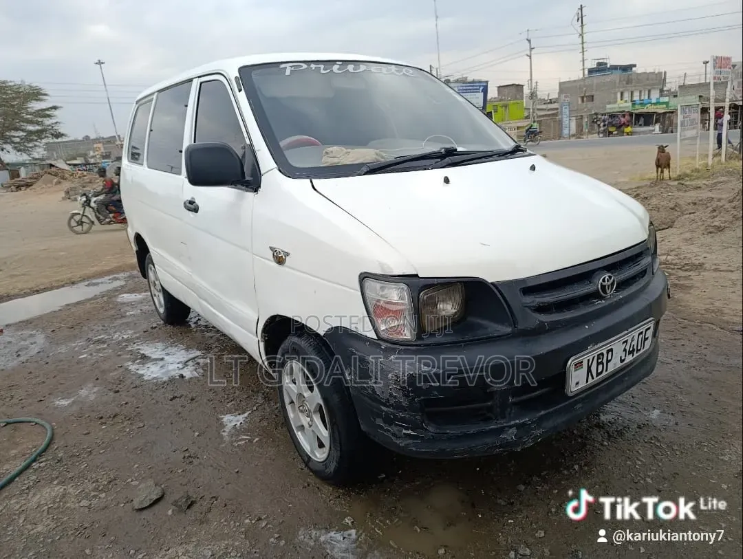 Toyota HiAce 2007 White