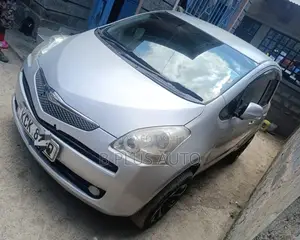 Toyota Ractis 2009 Silver