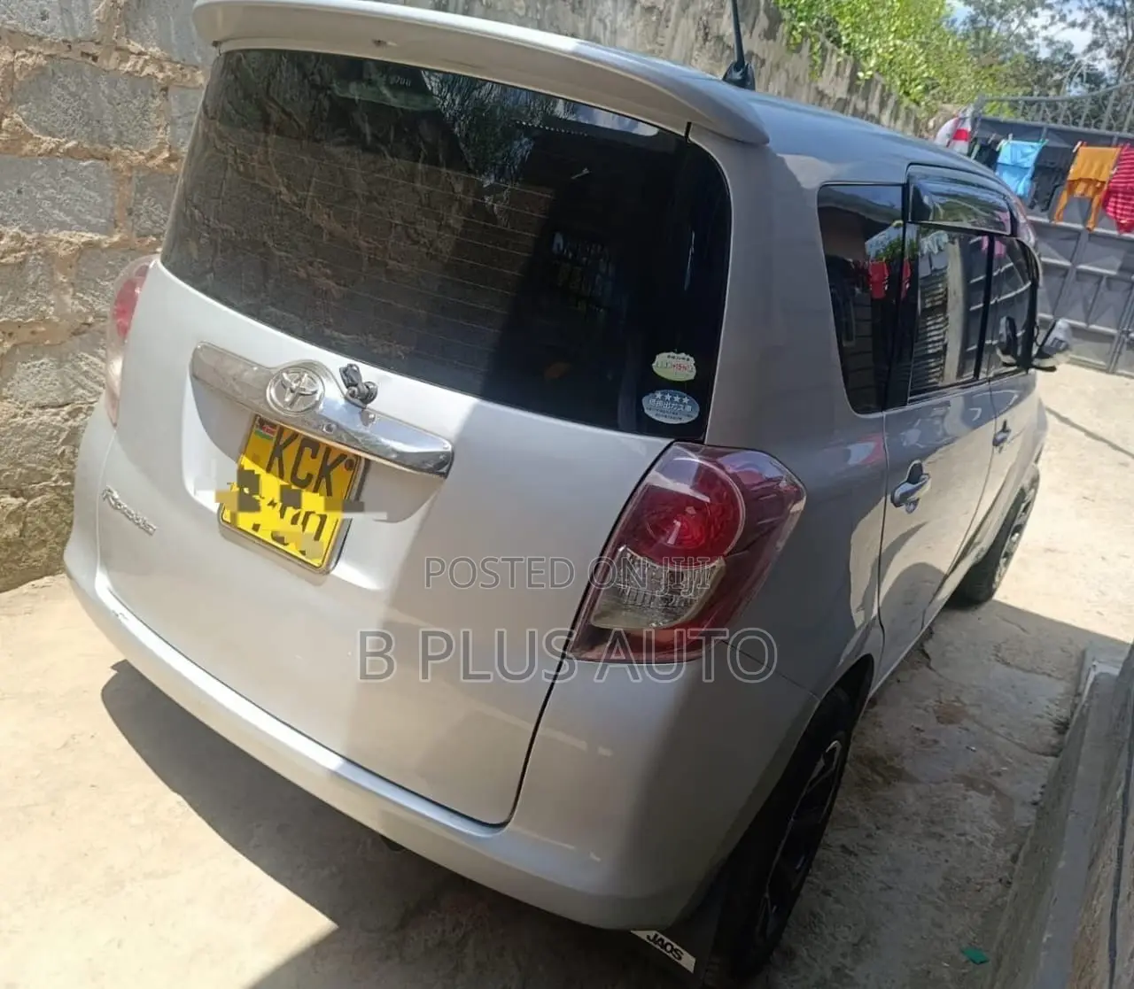 Toyota Ractis 2009 Silver