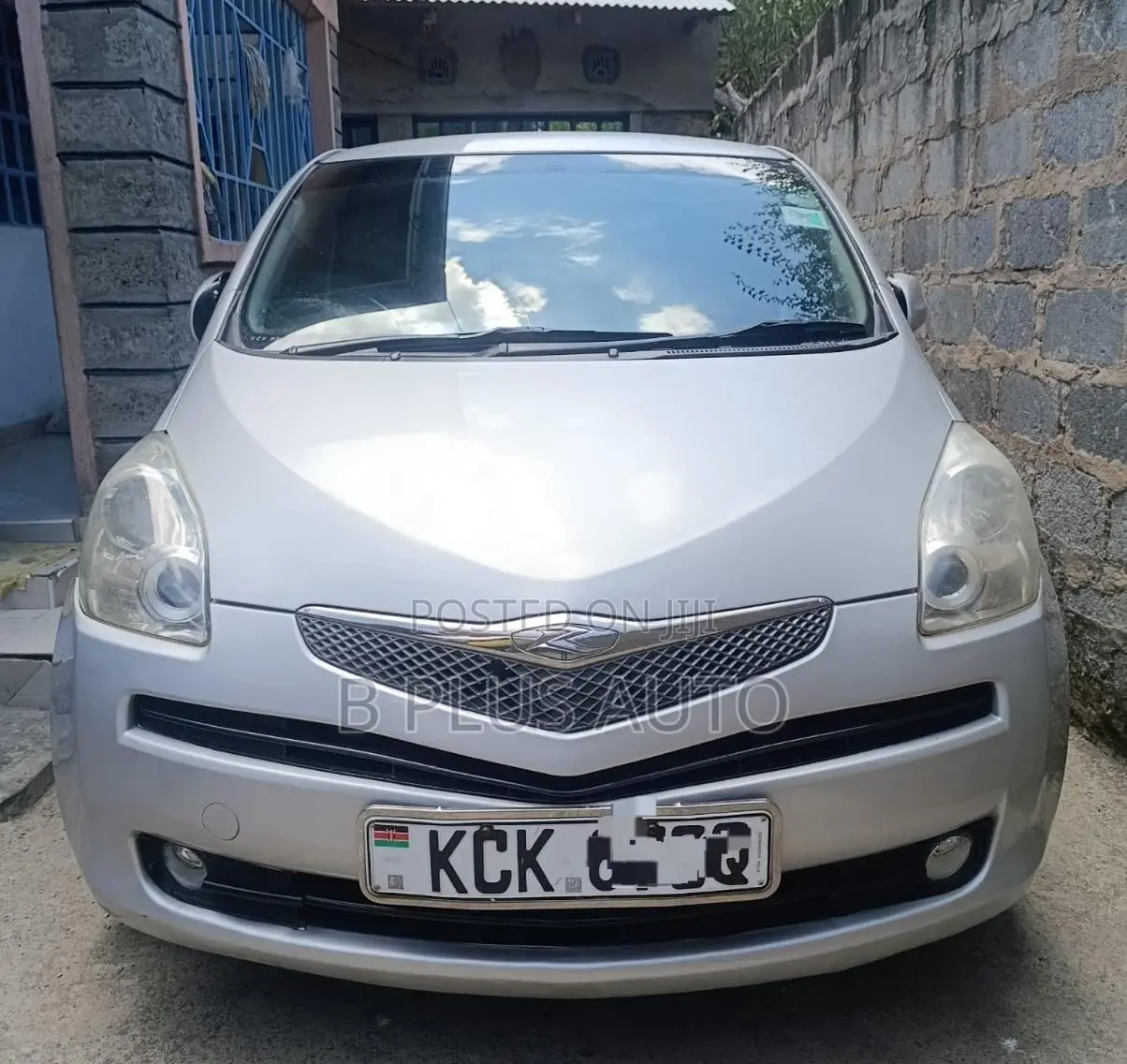 Toyota Ractis 2009 Silver