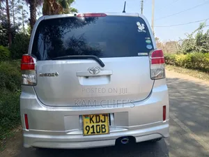 Toyota Spade 2016 Beige
