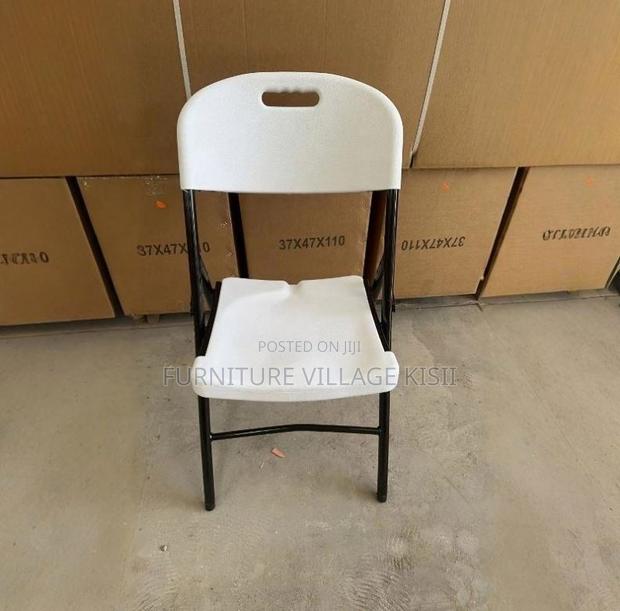 Office Furniture: Foldable, Stackable Plastic Chair - thumbnail 6