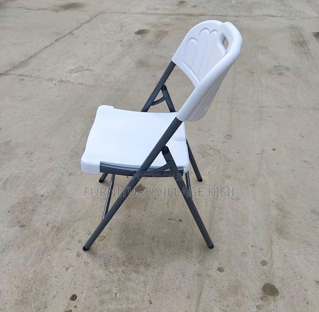 Office Furniture: Foldable, Stackable Plastic Chair - thumbnail 4
