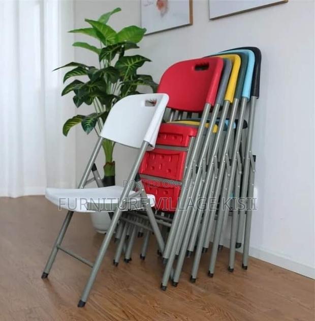 Office Furniture: Foldable, Stackable Plastic Chair