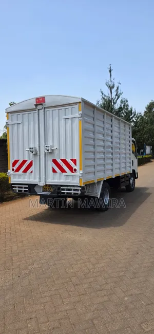 Isuzu NMR Cover