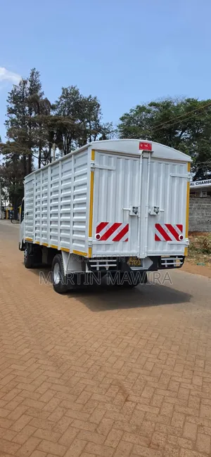 Isuzu NMR Cover