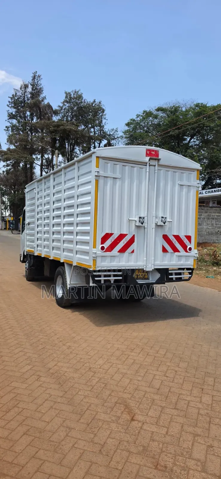 Isuzu NMR Cover