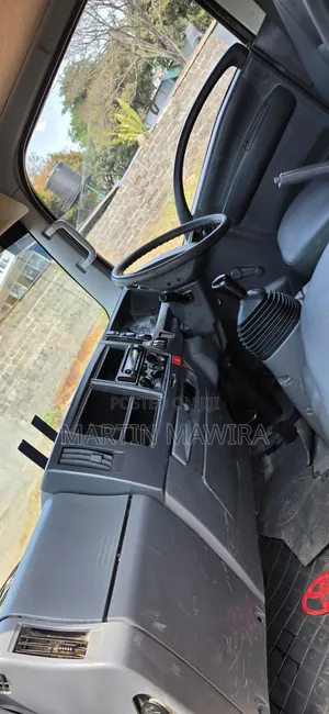 Isuzu NMR Cover