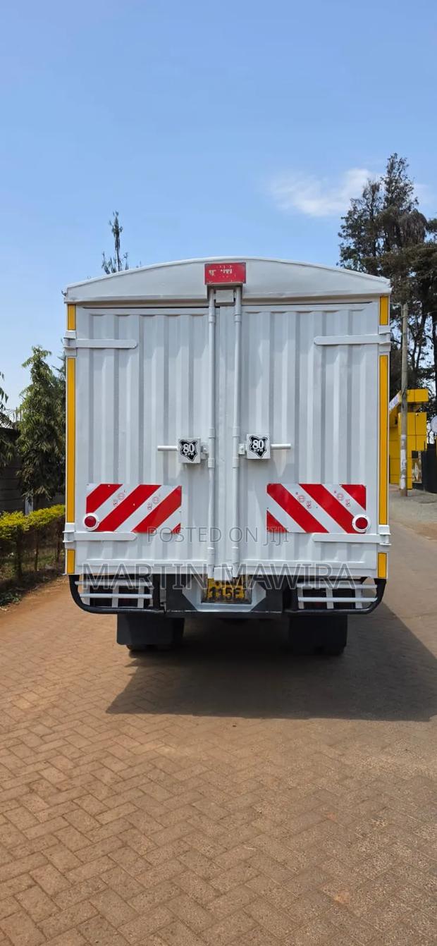 Isuzu NMR Cover - thumbnail 9