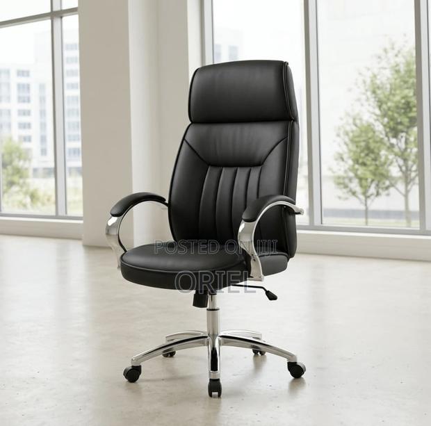 Office Chair : Executive Black Padded Leather Office Chair - thumbnail 2