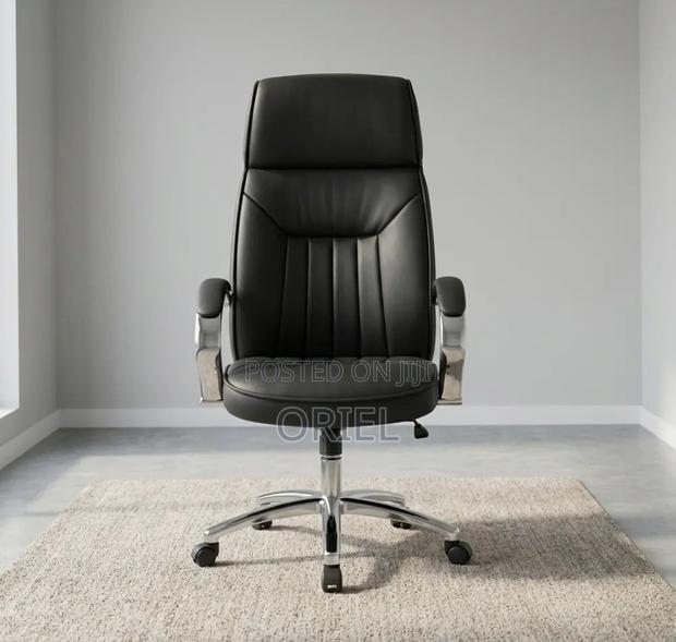 Office Chair : Executive Black Padded Leather Office Chair - thumbnail 3