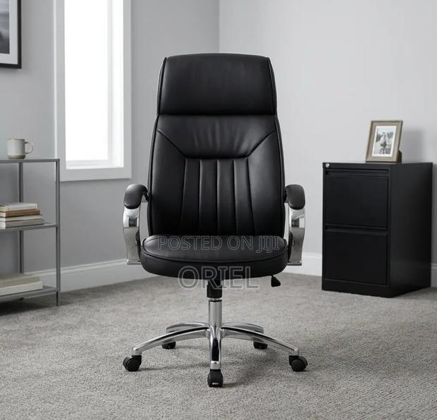 Office Chair : Executive Black Padded Leather Office Chair - thumbnail 6