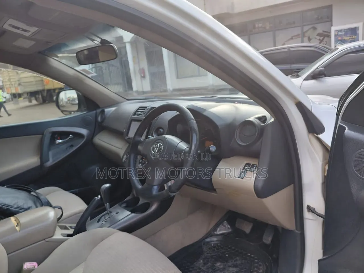 Toyota RAV4 2012 White