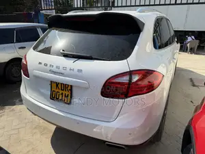Porsche Cayenne 2014 White