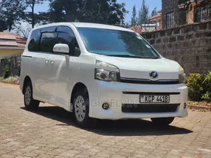 Toyota Voxy 2010 White