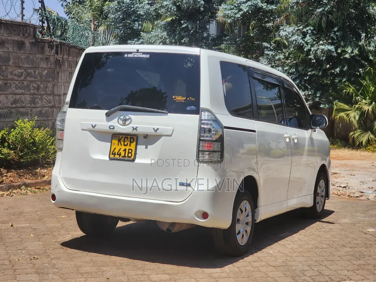 Toyota Voxy 2010 White