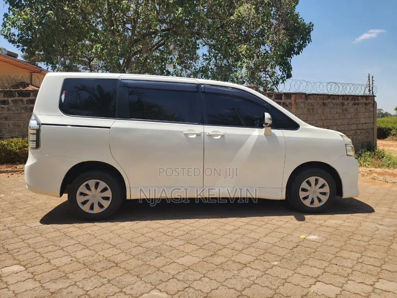 Toyota Voxy 2010 White
