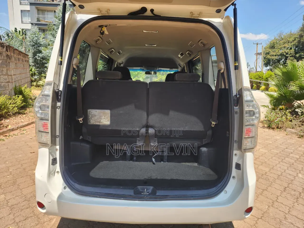 Toyota Voxy 2010 White