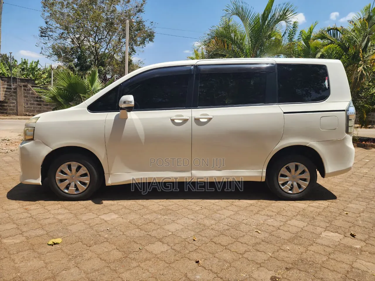 Toyota Voxy 2010 White