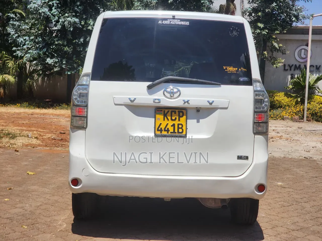 Toyota Voxy 2010 White