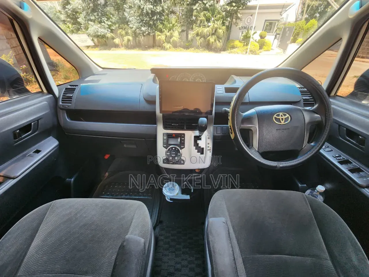 Toyota Voxy 2010 White