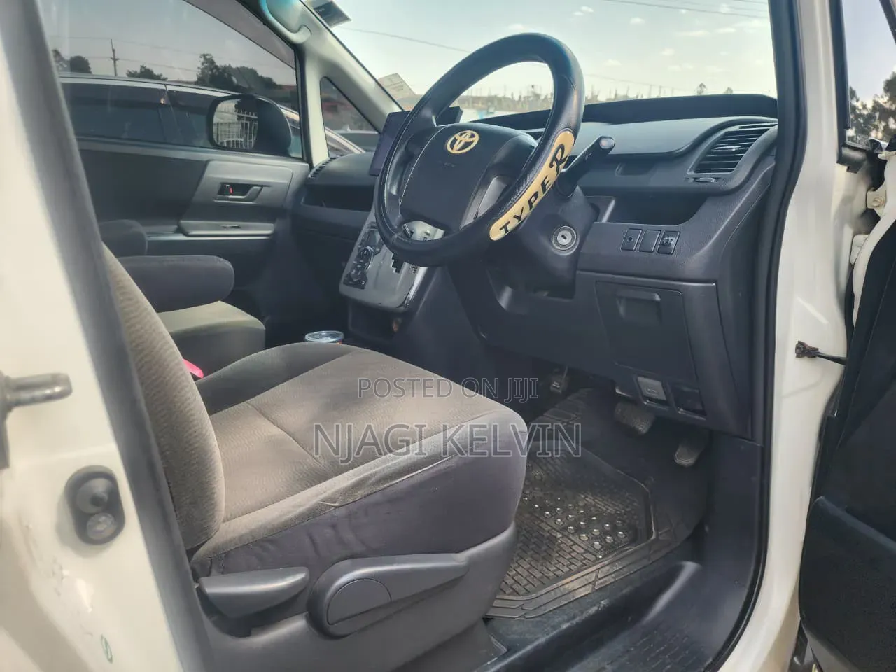 Toyota Voxy 2010 White