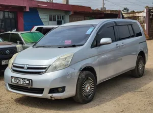 Toyota ISIS 2010 Silver