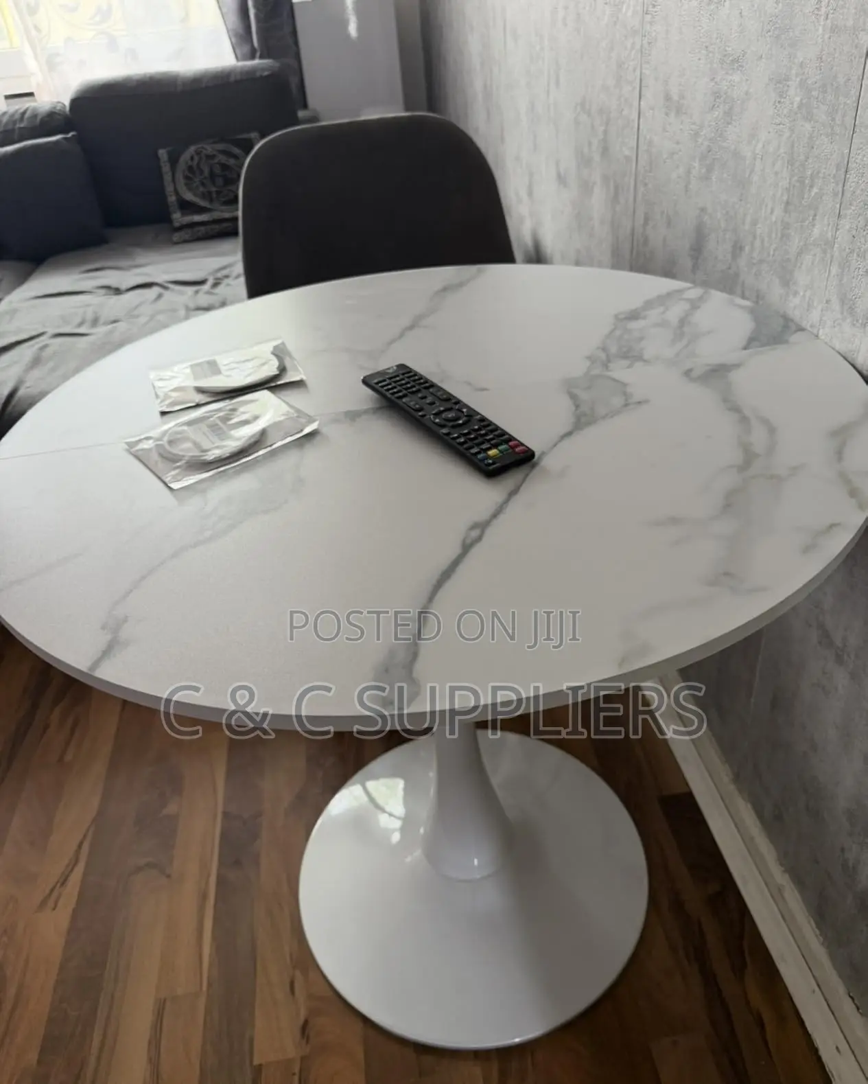 Tulip Base Marble Table
