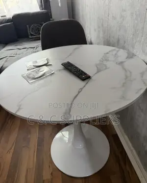 Tulip Base Marble Table