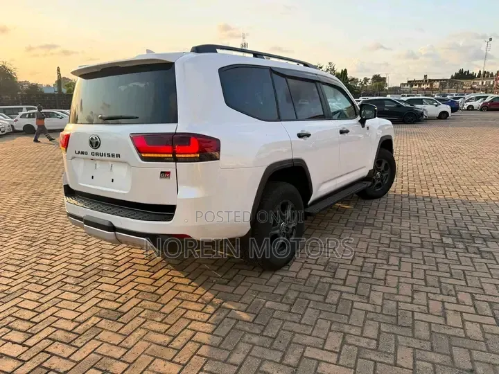 Toyota Land Cruiser 2023 Teal
