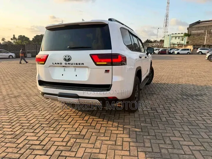 Toyota Land Cruiser 2023 Teal